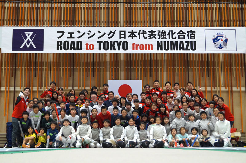 フェンシング日本代表合宿　集合写真