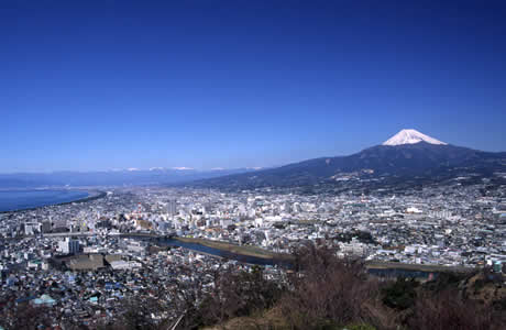 香貫山からの眺望　富士山と駿河湾と沼津市街