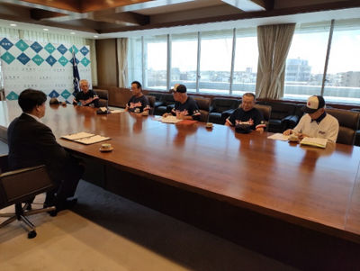 静岡沼駿クラブのみなさんが表敬訪問している予数