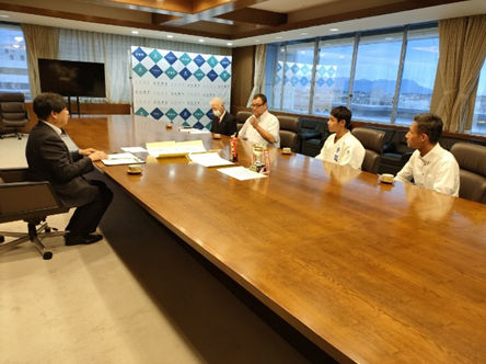 山﨑篤人選手が表敬訪問している予数