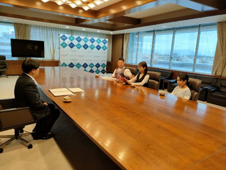 伊東永悟選手が表敬訪問している予数