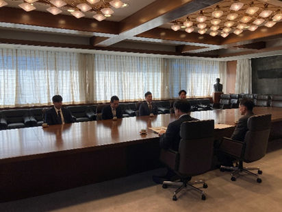 くふうハヤテベンチャーズ静岡のみなさんが表敬訪問している様子