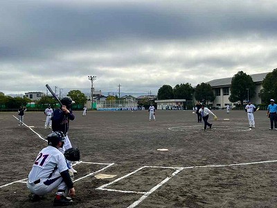 沼津市シニアソフトボール大会試合中の様子