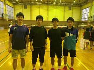 左から西川選手、大束先生、髙野選手、高尾選手