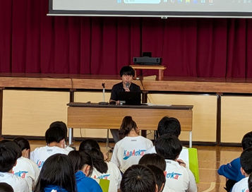 開発指導課職員が説明をしている様子