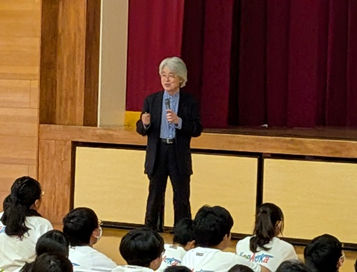 静岡県景観形成推進アドバイザーの塩見寛講師が講演している様子