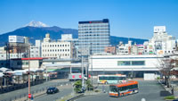 沼津駅と富士山