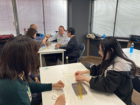 移住者交流会　交流ゲームの様子